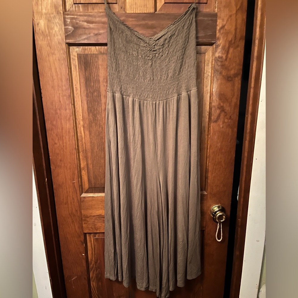 Women’s Arie strapless romper with pockets! Size XL.
